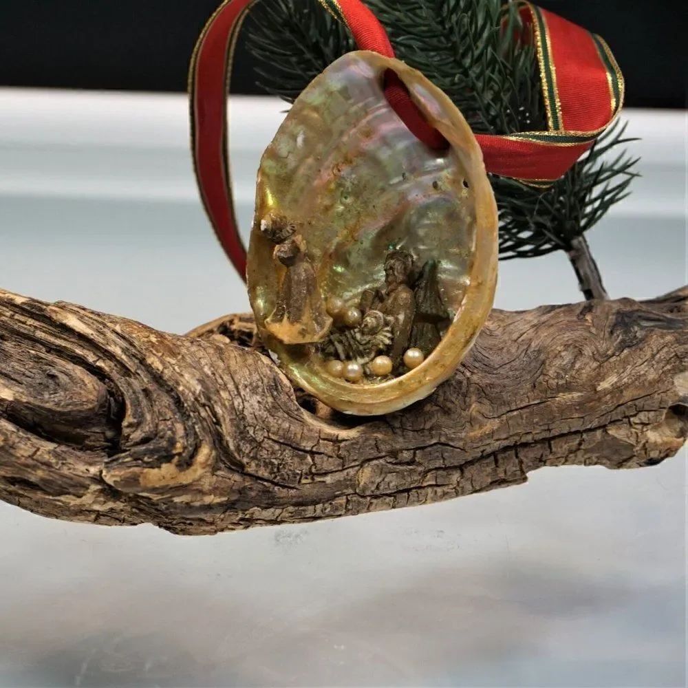 Vintage Christmas Shell Ornament Nativity Scene Diorama In Oyster Shell